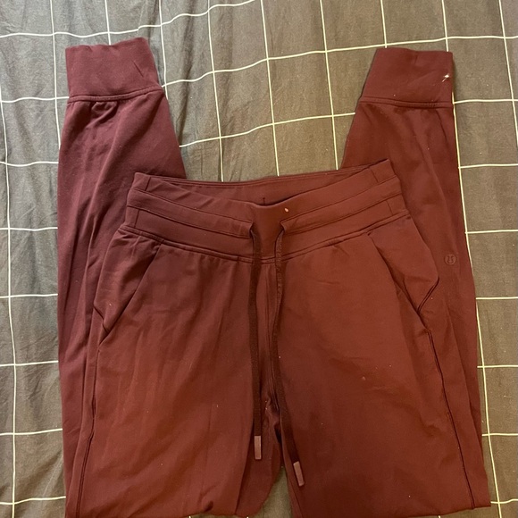 Lululemon joggers - Picture 2 of 3